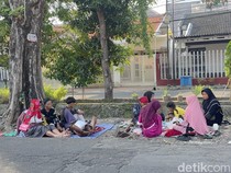 Cemasnya Keluarga Jemaah Haji Kloter 33 yang Pesawatnya Diancam Bom