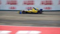 Jakarta menjadi seri balapan ke-12 dalam kalender Formula E musim ini, menambah keseruan persaingan global di Ibu Kota. ANTARA FOTO/FAUZAN