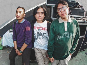 LOR Kembali dengan Single Emosional Give Me a Reason to Stay