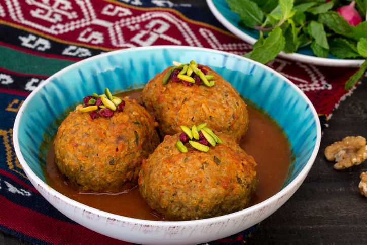 Makanan khas Iran berbumbu rempah dan aromatik