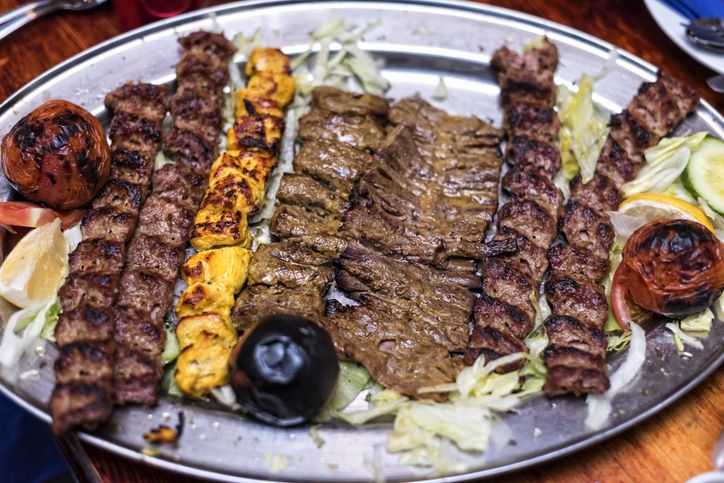 Makanan khas Iran berbumbu rempah dan aromatik