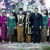 Begini potretnya ketika menerima tamu dari keluarga Agus Yudhoyono. Foto: Instagram