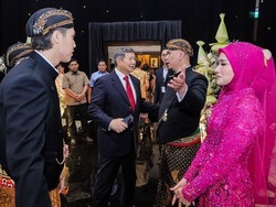 Gaya Mulan Jameela Bersanding dengan Ahmad Dhani Saat Acara Ngunduh Mantu