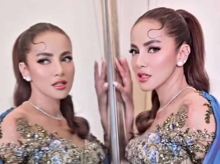 Penampilan Olla Ramlan Berkebaya, Celana Panjang dan Tenteng Hermes