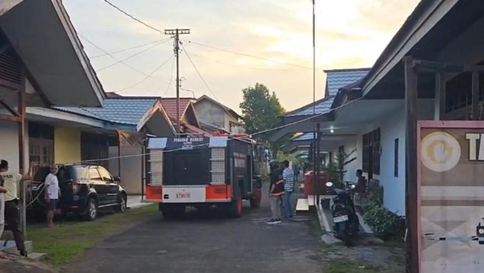 Lansia bernama Herman ditemukan tewas di kamarnya pada Jumat (20/6). Herman adalah lansia yang menghuni salah satu kamar di Panti Jompo Mulia Dharma, Jalan Adisucipto, Kecamatan Sungai Raya, Kabupaten Kubu Raya, Kalbar.