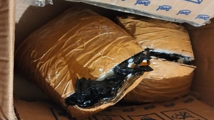 Penampakan bungkusan paket berisi gula pasir yang dikira sabu di Tolitoli.