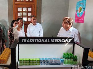 Menkop Resmikan Kopdes Pertama di Banyumas, 200 Meter dari Makam Kakek Prabowo
