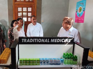 Menkop Resmikan Kopdes Pertama di Banyumas, 200 Meter dari Makam Kakek Prabowo
