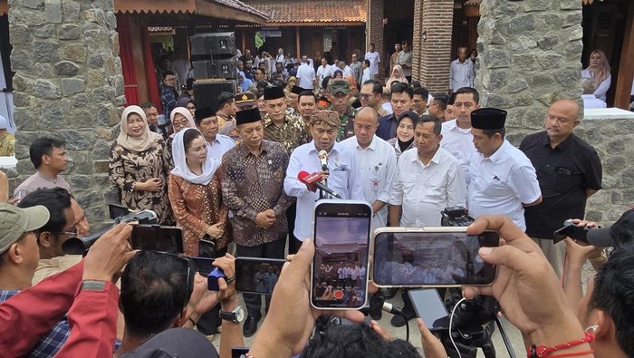 Menkop Budi Arie saat meresmikan Kopdes Dawuhan di Banyumas, Sabtu (21/6/2025).