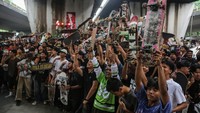 Ratusan penggemar papan luncur dari berbagai komunitas berkumpul merayakan Hari Skateboarding Sedunia dengan penuh semangat. ANTARA FOTO/ASPRILLA DWI ADHA