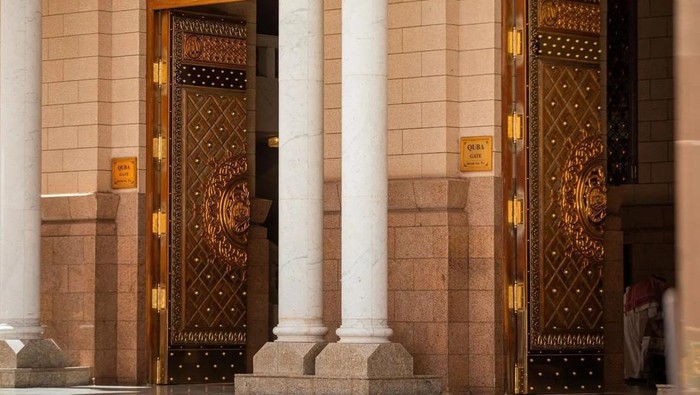 Kemegahan Pintu Masjid Nabawi