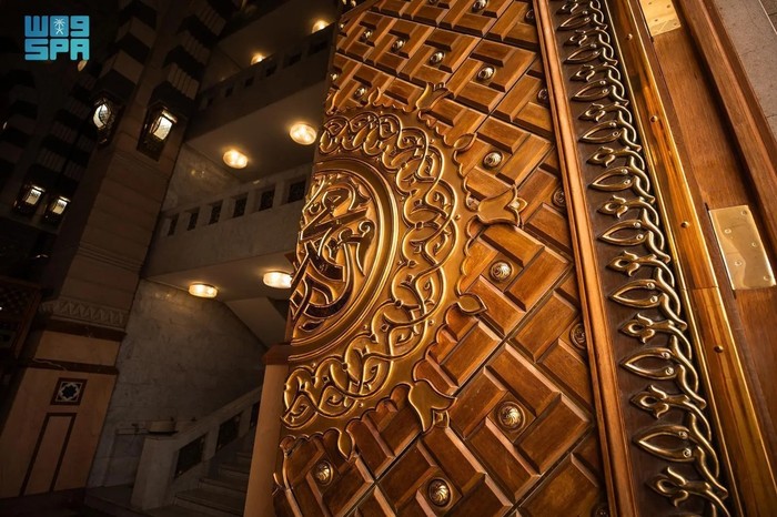 Kemegahan Pintu Masjid Nabawi