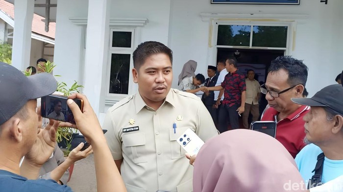 Plt Kepala BKPSDM Bone Edy Saputra Syam.