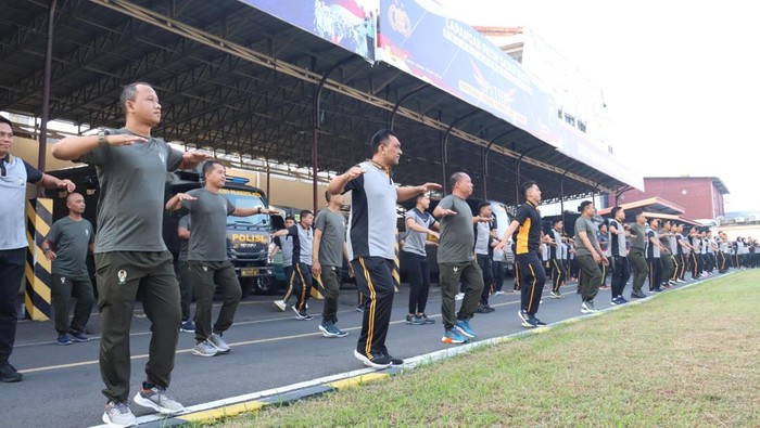 Polisi-TNI olahraga bersama di Mojokerto