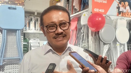 Politikus Partai Golkar Bali Gde Sumarjaya Linggih alias Demer saat ditemui di Buleleng, Sabtu (21/6/2025).