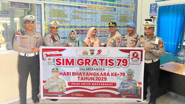 Polres Kepulauan Meranti memberikan kado SIM gratis bagi warga yang lahir tanggal 7 dan 9 Juli 2025. Kegiatan ini digelar dalam rangka HUT Bhayangkara ke-79, pada 1 Juli 2025 nanti.