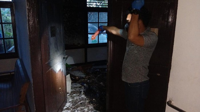 Polres Kubu Raya masih melakukan penyelidikan mendalam terkait kebakaran kamar di Wisma Melati 6, Panti Jompo Mulia Dharma yang mengakibatkan seorang pria lansia tewas pada Jumat (20/6) sore.