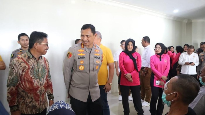 Polres Metro Tangerang Kota menggelar operasi katarak gratis dalam memperingati HUT Bhayangkara ke-79