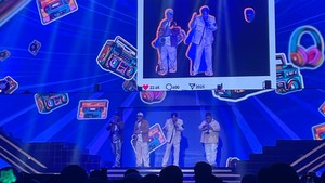 Lanjut pada Terlukis Indah, Rizky Febian membubuhi musiknya dengan genre jazz dimana para pemain saxophone unjuk kebolehan. Foto: Pingkan/detikcom