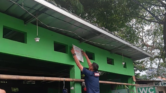 Satpol PP Kota Bogor membongkar 11 bangunan liar atau tidak berizin di wilayah Baranangsiang.