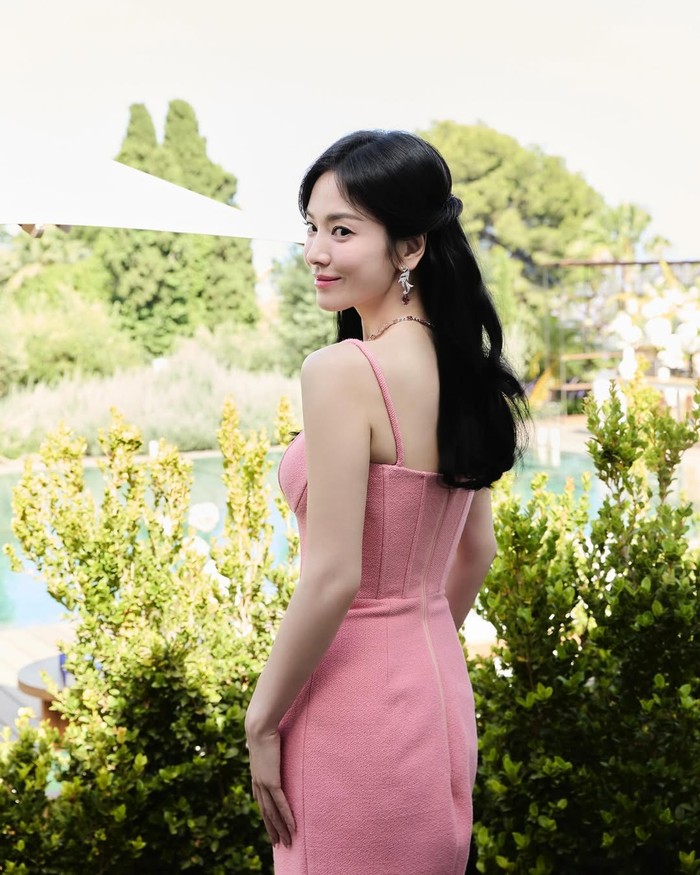 Song Hye Kyo terbang ke Spanyol untuk menghadiri acara perhiasan Chaumet 'Jewels by Nature'