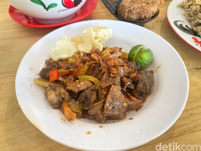 Soto Bang Ebet, tempat makan soto betawi dan soto oseng lezat di Gading Serpong.