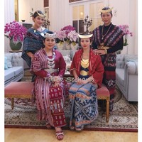 Berbusana etnik khas NTT turut dimaksimalkan putri presiden ke-2 Republik Indonesia Soeharto itu dengan aksesori adat berbahan perak. Mulai dari hiasan kepala, kalung, dan sabuk. (Foto: Instagram/@titieksoeharto)