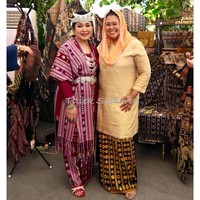 Yenny Wahid, putri presiden ke-4 Abdurrahman Wahid, juga tak absen. Ia memilih tampilan busana nasional dengan dominasi warna kekuningan. (Foto: Instagram/@titieksoeharto)
