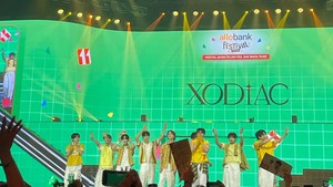 Terakhir, XODIAC melambaikan tangan ke penonton sebagai tanda perpisahannya. Foto: Pingkan/detikcom