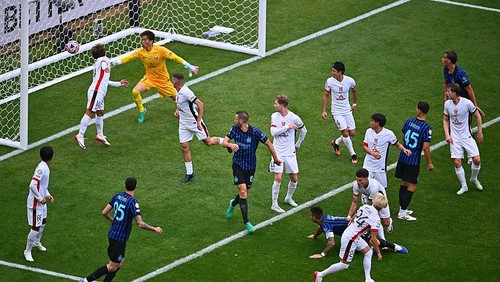 SEATTLE, WASHINGTON - JUNE 21: Lautaro Martínez of FC Internazionale scores his teams a first goal during the FIFA Club World Cup 2025 group E match between FC Internazionale Milano and Urawa Red Diamonds at Lumen Field on June 21, 2025 in Seattle, Washington. (Photo by Mattia Ozbot - Inter/Inter via Getty Images)