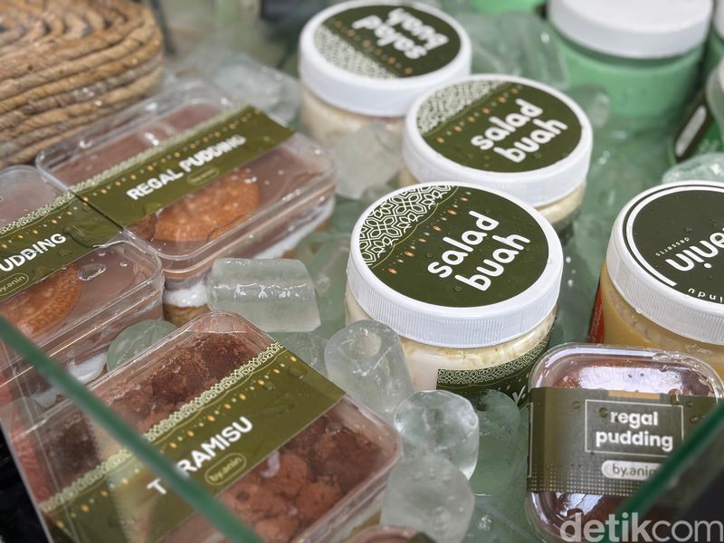 Di Festival HUT DKI, banyak kuliner menggoda yang sayang dilewatkan.