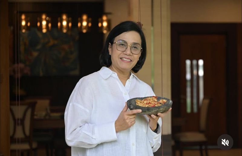 Sri Mulyani bagikan momen ketika membuat hidangan sambal tempe favoritnya.