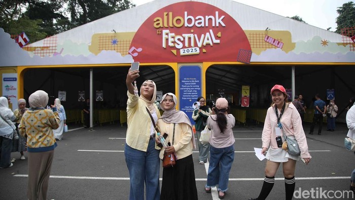 Hari kedua gelaran Allo Bank Festival 2025 di Istora Senayan, Jakarta, Minggu (22/6), berlangsung meriah dan penuh semangat.
