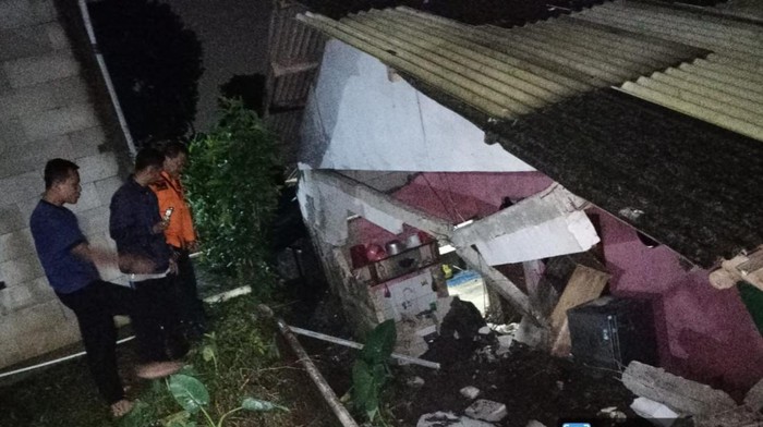 Belasan rumah di Bogor Jawa Barat rusak karena longsor dan angin kencang saat hujan deras terjadi pada Sabtu (21/6) kemarin.  (dok.Istimewa)