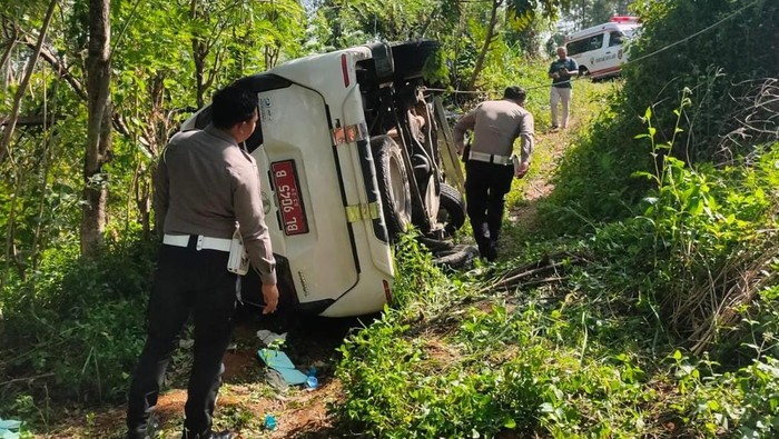 Mobil ambulans kecelakaan di Bener Meriah