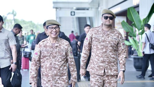 Bupati Badung I Wayan Adi Arnawa bersama Wakil Bupati  Bagus Alit Sucipta mengikuti retret kepala daerah di IPDN Jatinangor, Minggu (22/6/2025).