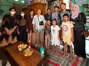 Cerita 2 Keluarga Terpisah 17 Tahun Akhirnya Ketemu gegara Postingan Rapor