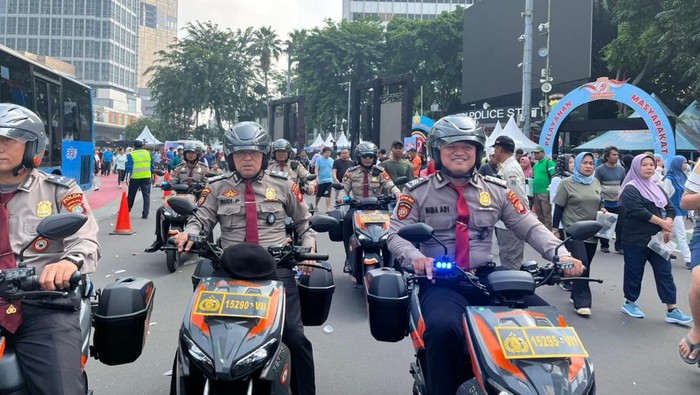 Ditpamobvit Polda Metro Jaya mengerahkan puluhan personel mengamankan kegiatan Bakti Sosial dalam rangka HUT Bhayangkara ke-79 di kawasan CFD, Bundaran HI, Jakarta Pusat. (dok.Polri)