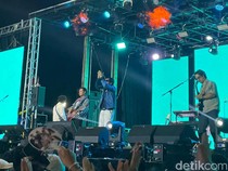Panggung Musik Kerasnya DMasiv di Allo Bank Festival 2025