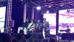 Panggung Musik Kerasnya DMasiv di Allo Bank Festival 2025