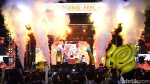 Hari pertama Allo Bank Festival 2025 ditutup dengan meriah lewat aksi panggung dari duo koplo fenomenal, Feel Koplo, yang tampil di Gak Bakal Rugi Stage, Istora Senayan Jakarta, Sabtu (21/6).