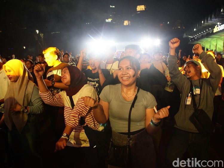 Goyang Koplo Akhiri Malam Penuh Warna di Allo Bank Festival 2025
