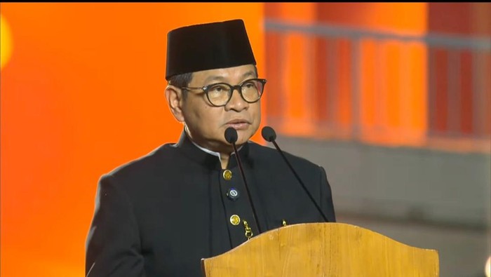 Gubernur Jakarta, Pramono Anung di puncak perayaan HUT ke-498 Jakarta, Lapangan Banteng. (YouTube detikcom)