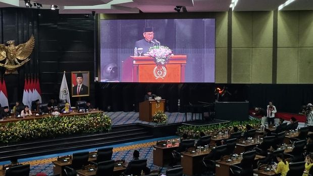 Mantan Gubernur DKI seperti Sutiyoso, Fauzi Bowo, hingga Djarot Saiful Hidayat turut menghadiri Rapat Paripurna memperingati HUT ke-498 kota Jakarta di DPRD DKI Jakarta.