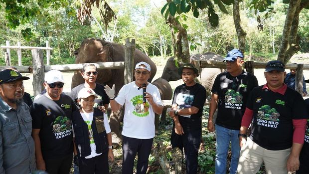 Kapolda Riau Irjen Herry Heryawan kampanye penyelamatan rumah Gajah Sumatera di Taman Nasional Tesso Nilo, Minggu (22/6/2025).
