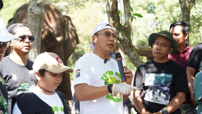 Kapolda Riau Irjen Herry Heryawan kampanye penyelamatan rumah Gajah Sumatera di Taman Nasional Tesso Nilo, Minggu (22/6/2025).