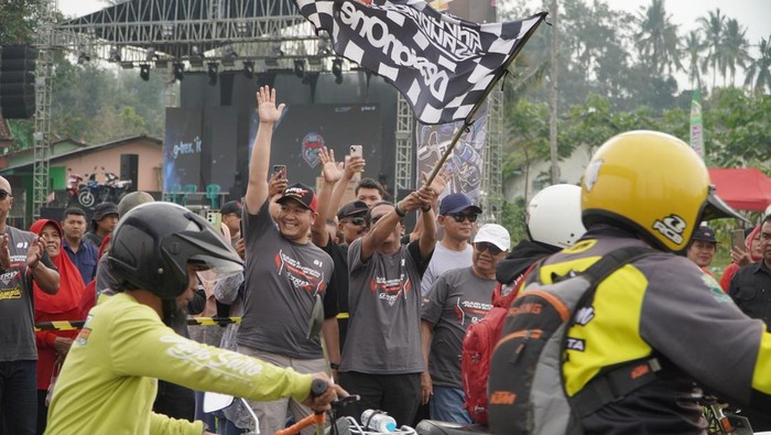 Kapolres Blitar AKBP Arif Fazlurrahman buka trail competition