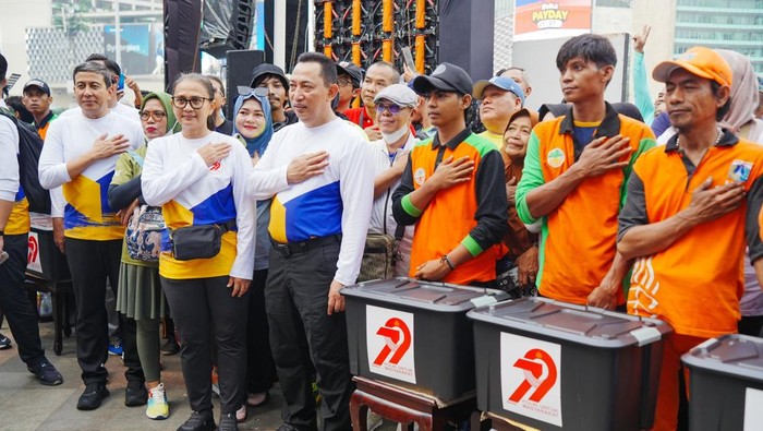 Kapolri Jenderal Listyo Sigit Prabowo hadir dalam Bhayangkara Sport Day di Pos Polisi Thamrin Bundaran HI, Jakarta Pusat, Minggu (22/6). (dok.Polri)