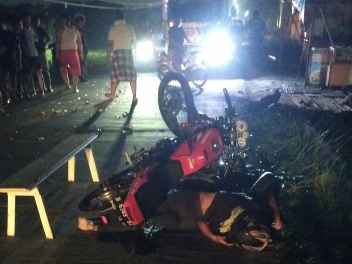 Kondisi motor Ninja dan Scoopy yang bertabrakan di Muktiharjo Lor, Genuk, Semarang, Sabtu (21/6/2025). Insiden ini menyebabkan satu orang tewas.