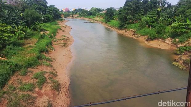 Kondisi terkini Sungai Citarum di Karawang.